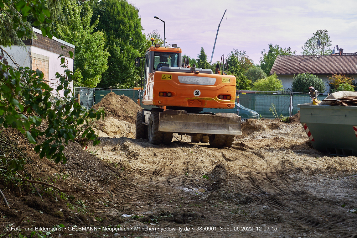 06.09.2022 - Baustelle an der Niederalmstraße 16 und Hugo-Lang-Bogen 13 in Neuperlach-Trudering